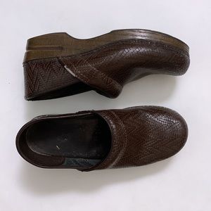 Dansko Professional Woven Tooled Texture Clogs Brown Size 38